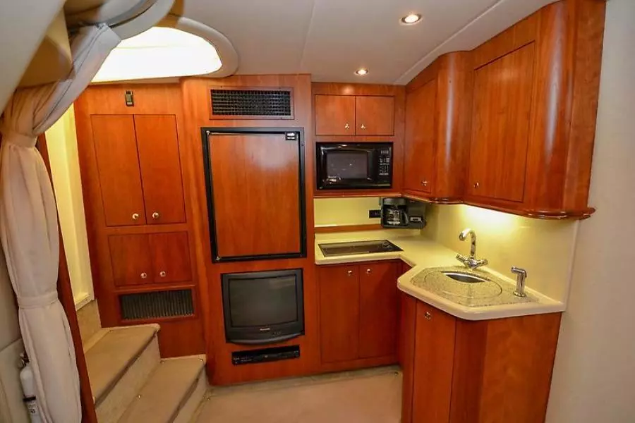 2003 Cruisers Yachts 3772 Express-33.jpg