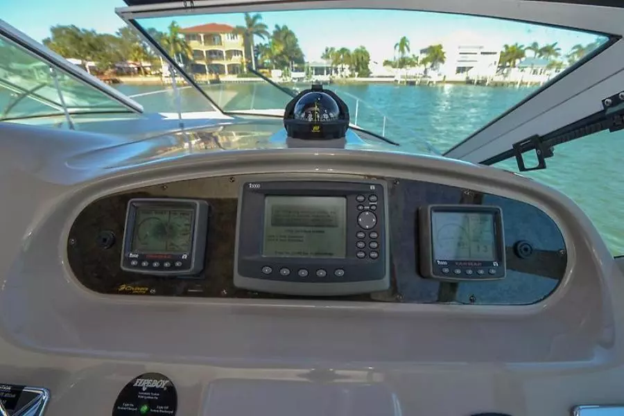 2003 Cruisers Yachts 3772 Express-39.jpg