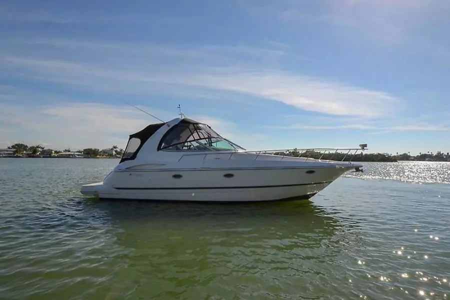 2003 Cruisers Yachts 3772 Express-19.jpg