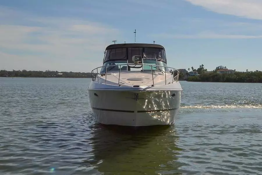 2003 Cruisers Yachts 3772 Express-15.jpg