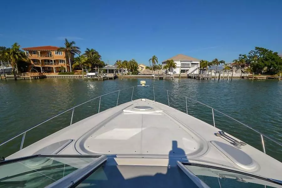 2003 Cruisers Yachts 3772 Express-42.jpg