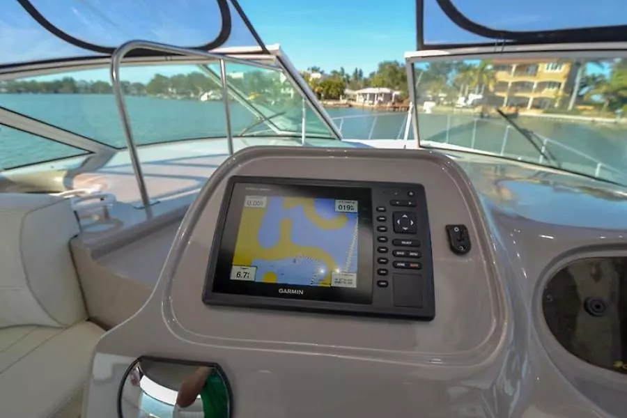 2003 Cruisers Yachts 3772 Express-38.jpg