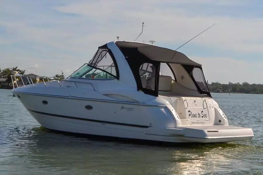 2003 Cruisers Yachts 3772 Express-8.jpg