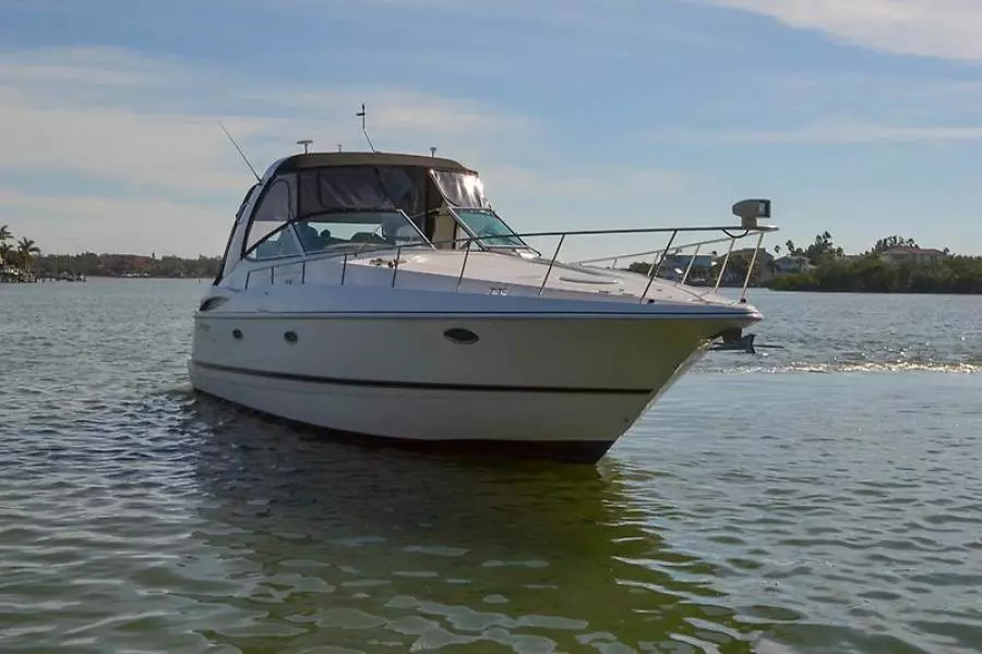 2003 Cruisers Yachts 3772 Express-16.jpg