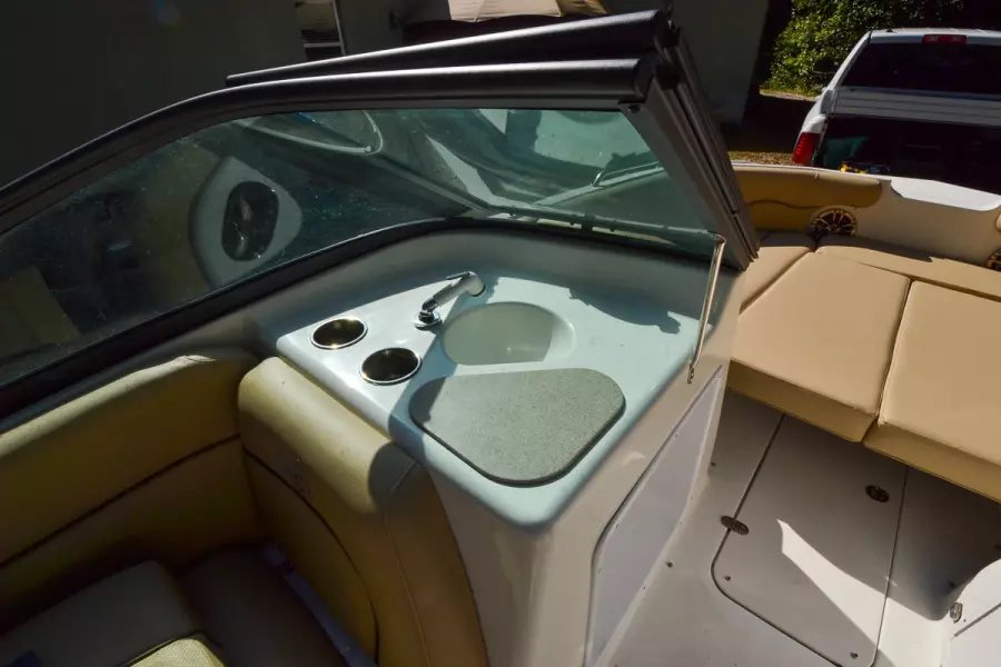 2019 NauticStar 203 DC Deck