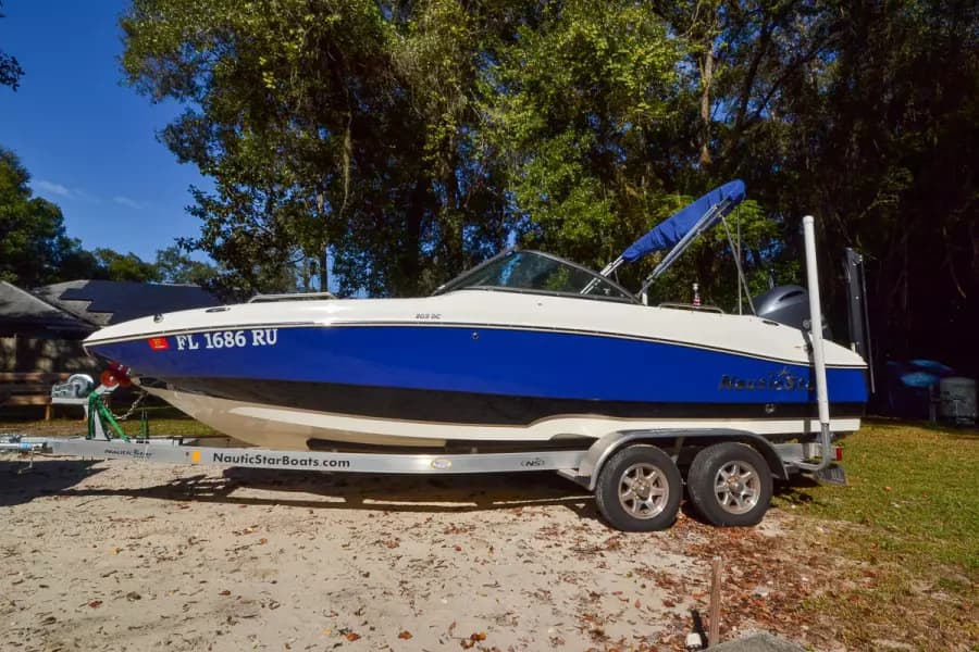 2019 NauticStar 203 DC Deck