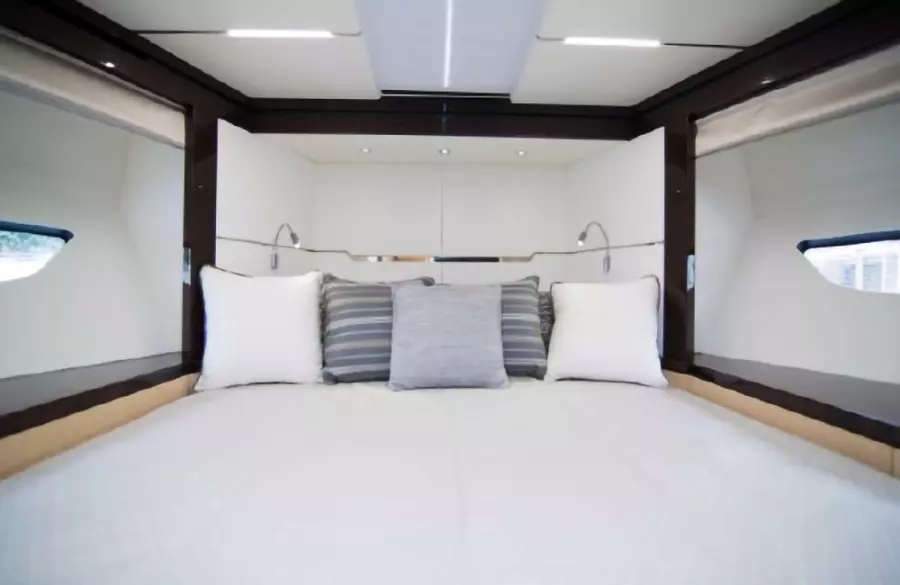 2018 Sunseeker Predator