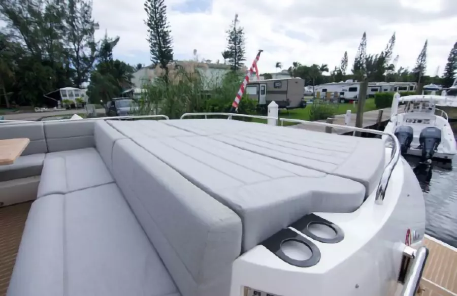 2018 Sunseeker Predator