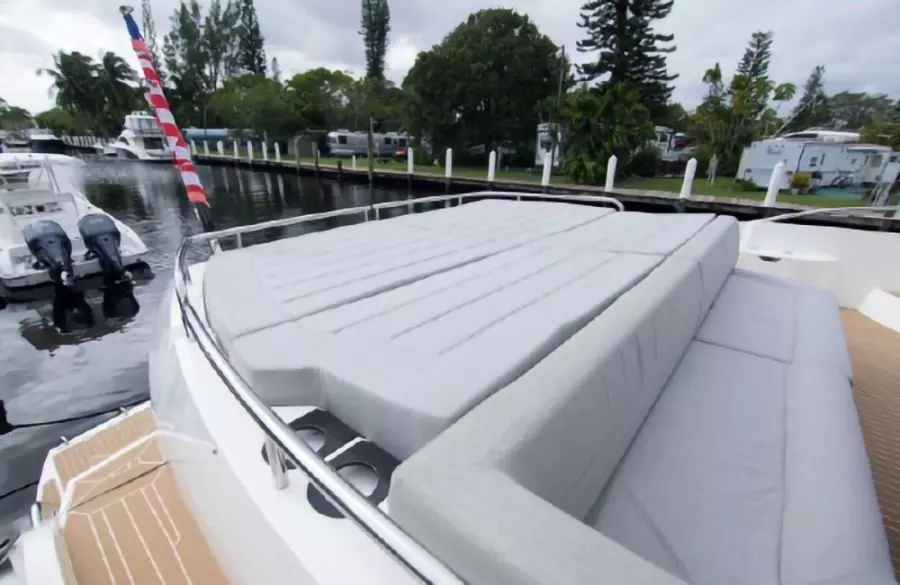 2018 Sunseeker Predator