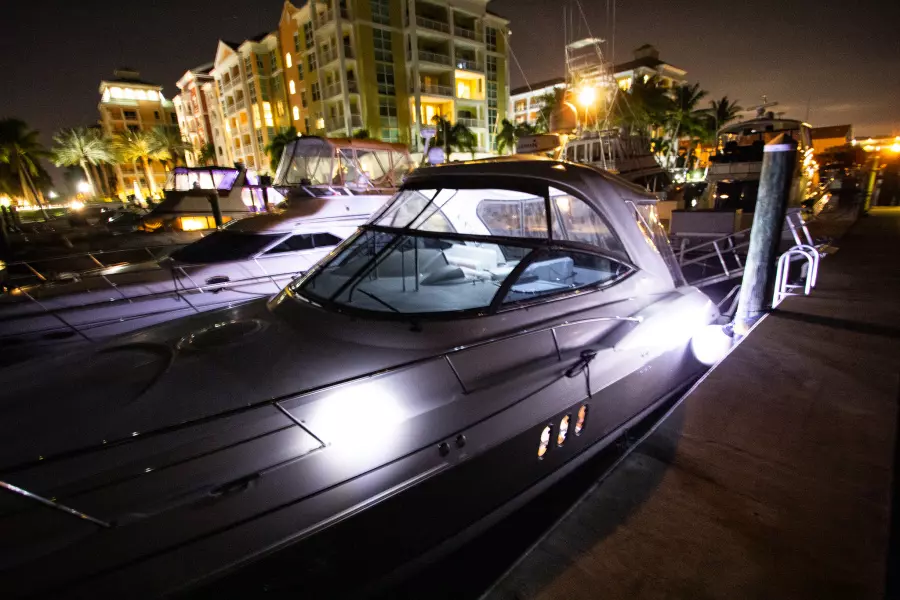 2008 Cruisers Yachts 420 Express