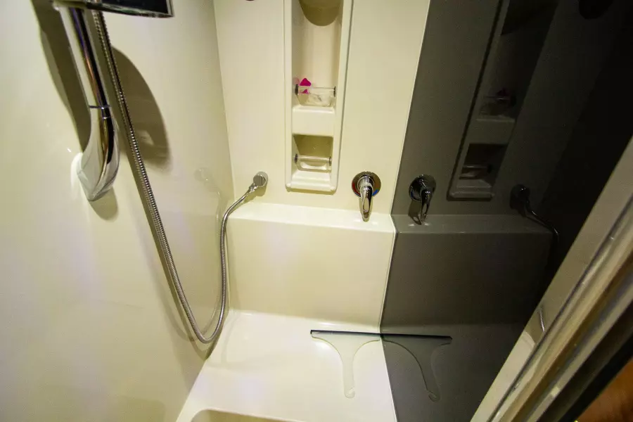 2008 Cruisers Yachts 420 Express