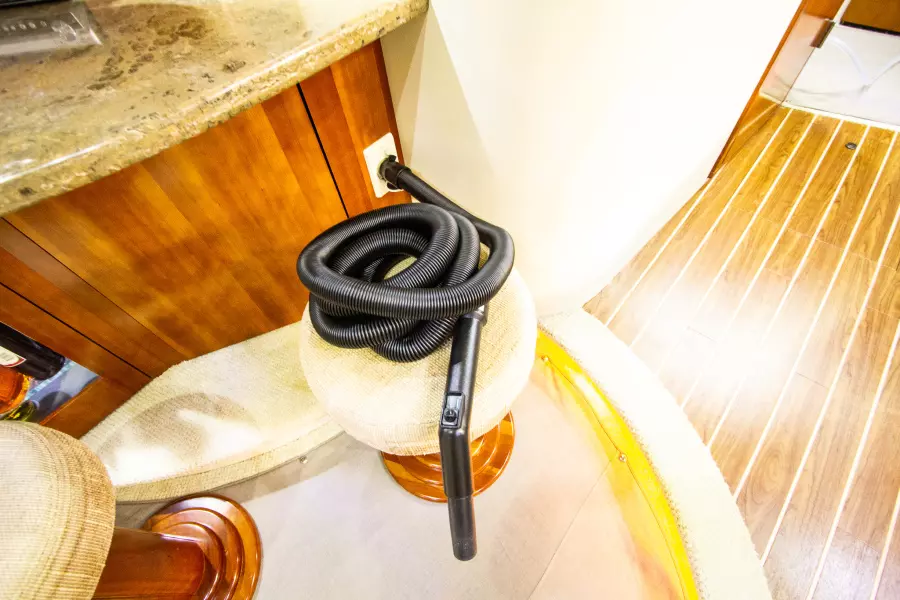 2008 Cruisers Yachts 420 Express