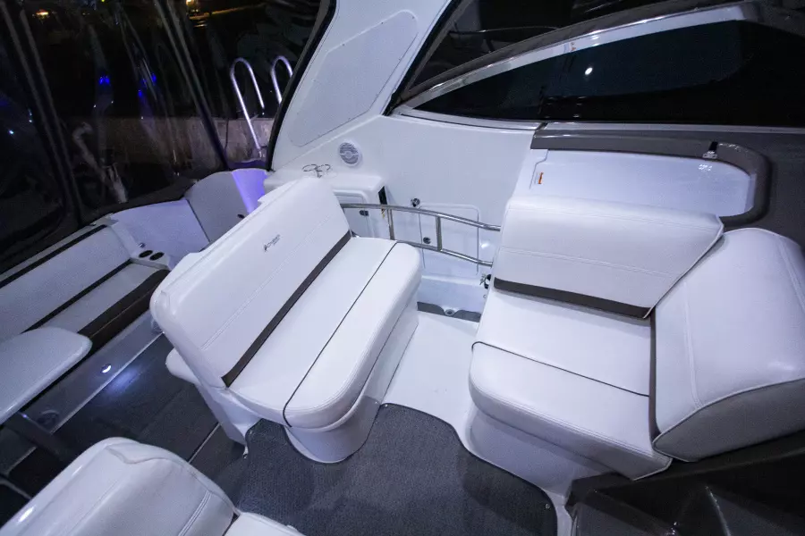 2008 Cruisers Yachts 420 Express