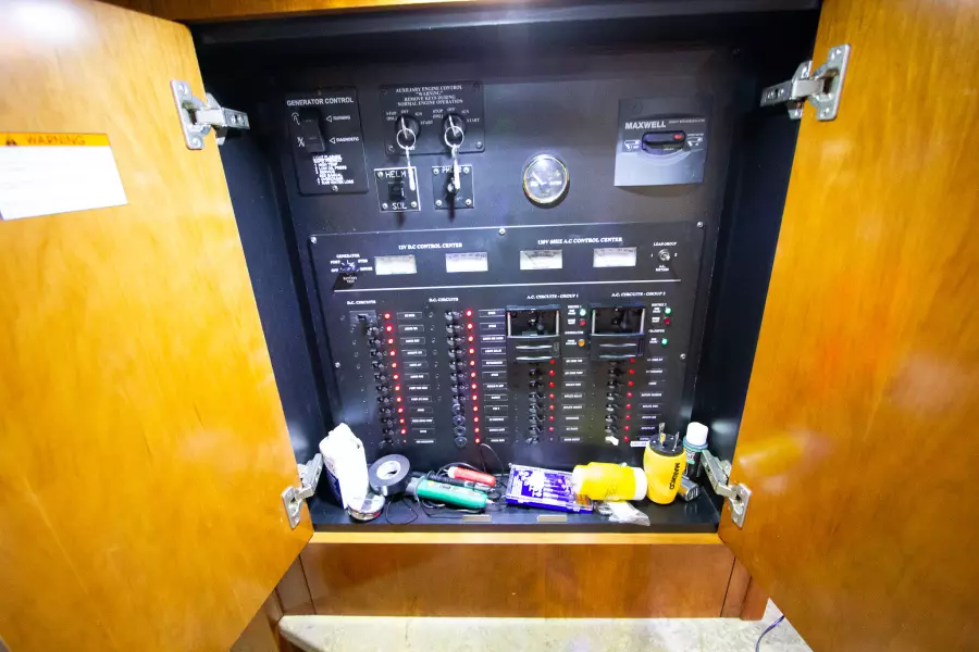 2008 Cruisers Yachts 420 Express