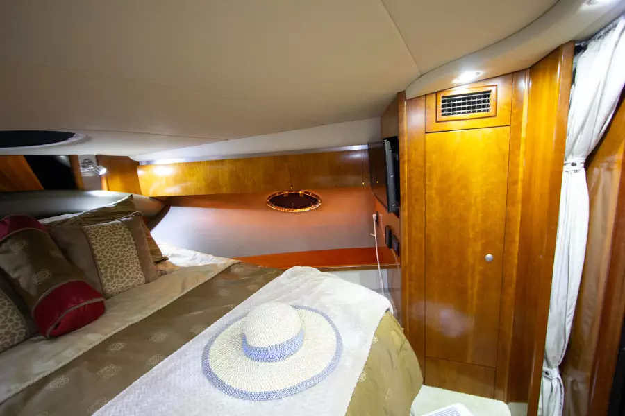 2008 Cruisers Yachts 420 Express