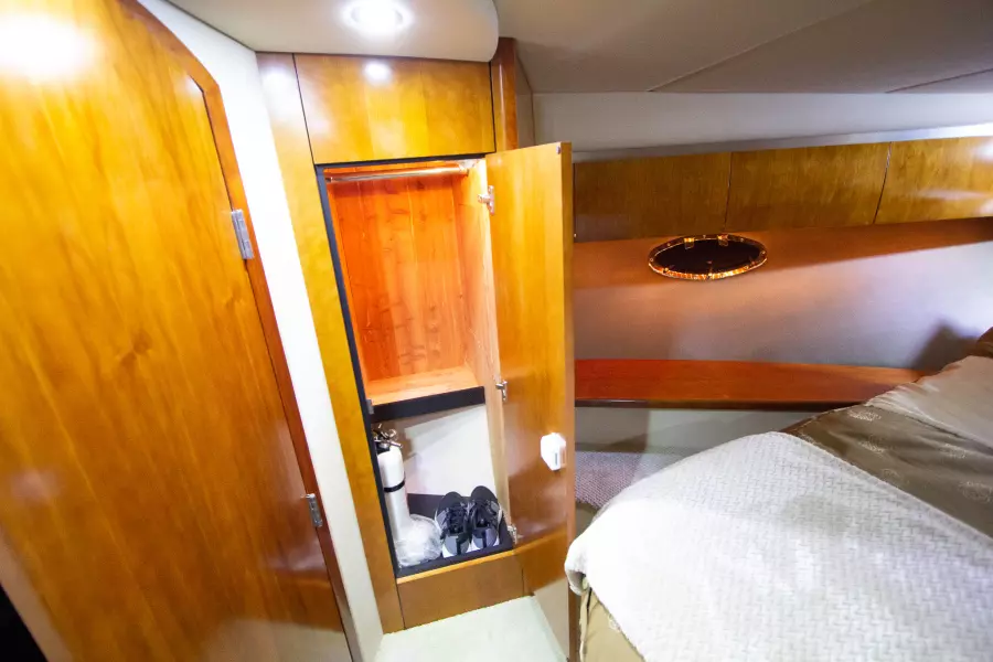 2008 Cruisers Yachts 420 Express