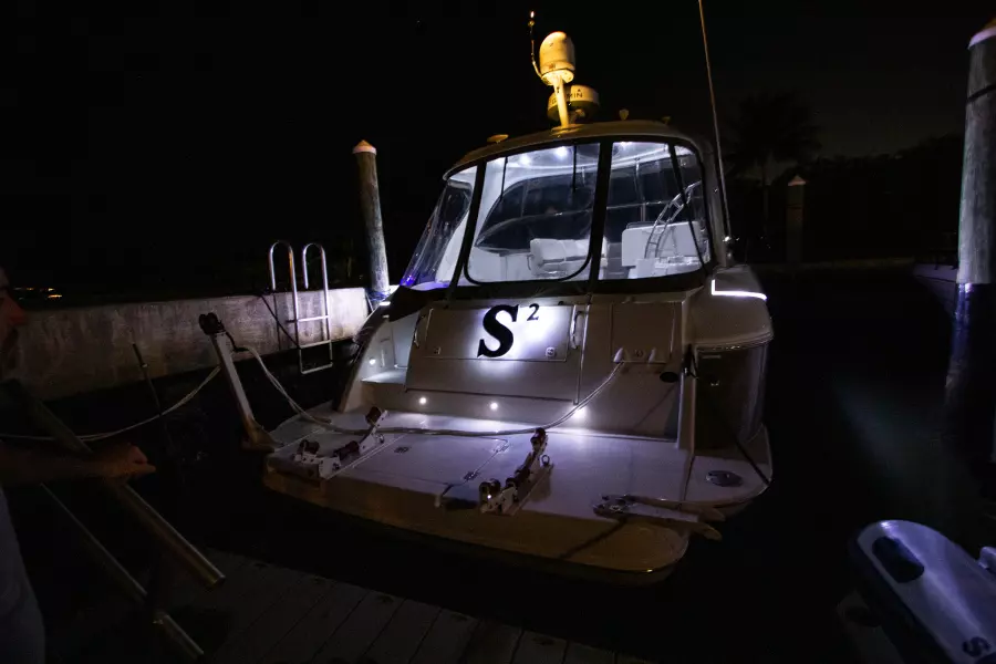 2008 Cruisers Yachts 420 Express