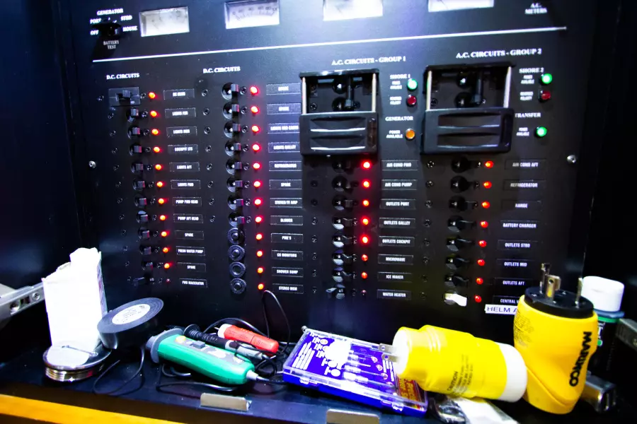 2008 Cruisers Yachts 420 Express