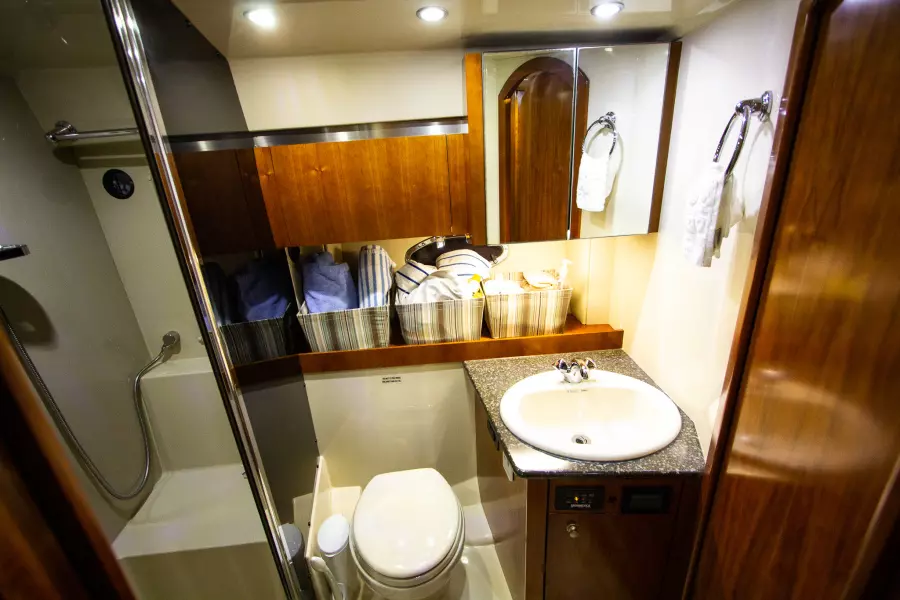 2008 Cruisers Yachts 420 Express