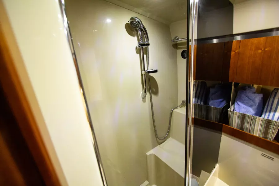 2008 Cruisers Yachts 420 Express