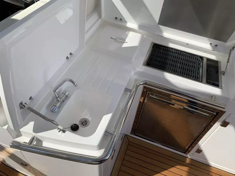 2014 Sunseeker San Remo