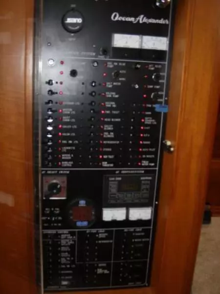 2005 Ocean Alexander Motor