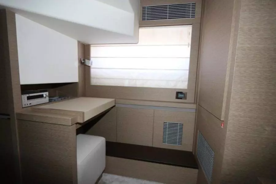 2017 Prestige Motoryacht