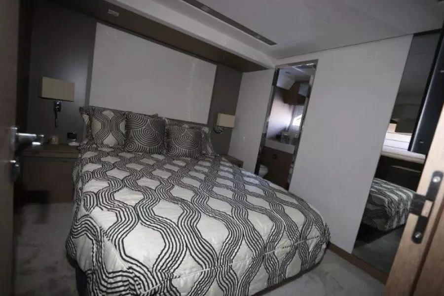 2017 Prestige Motoryacht