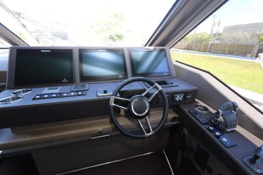 2017 Prestige Motoryacht