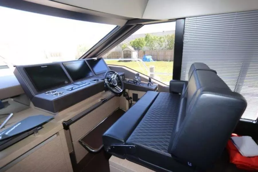 2017 Prestige Motoryacht