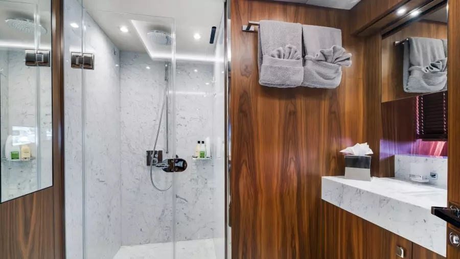 2018 Sunseeker 86 Yacht