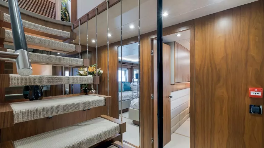 2018 Sunseeker 86 Yacht