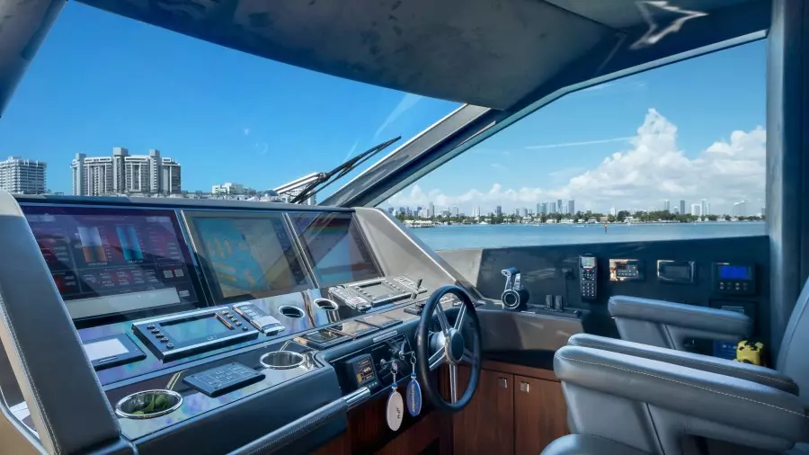2018 Sunseeker 86 Yacht