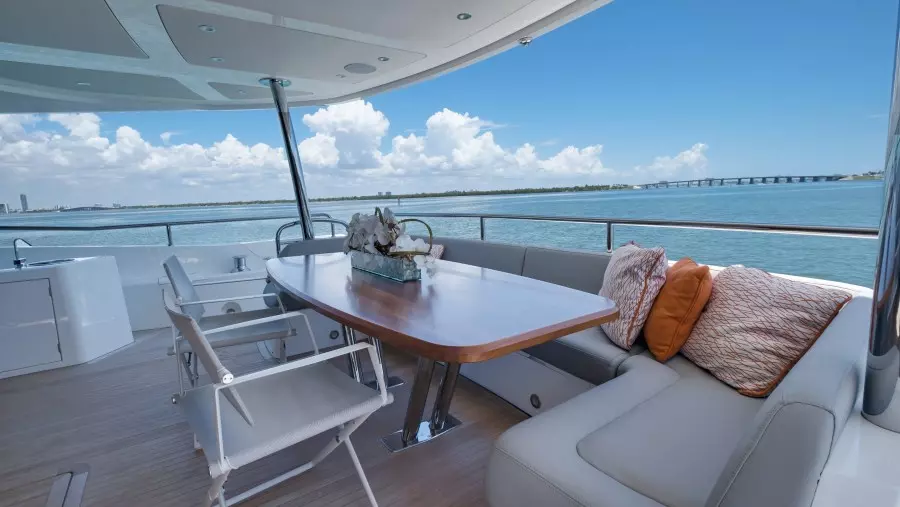 2018 Sunseeker 86 Yacht