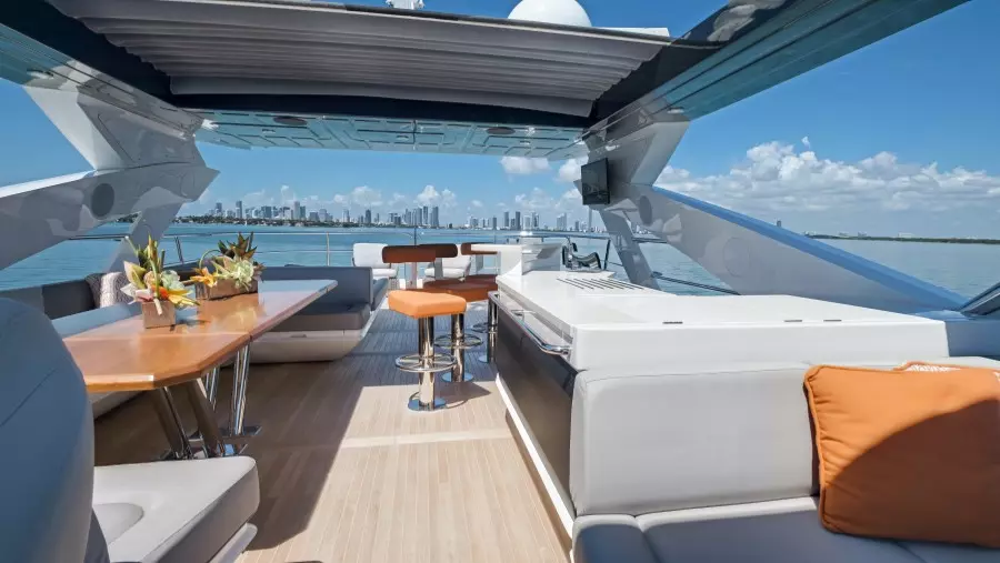2018 Sunseeker 86 Yacht