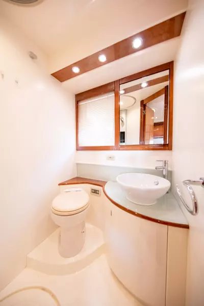 2004 Pershing Express