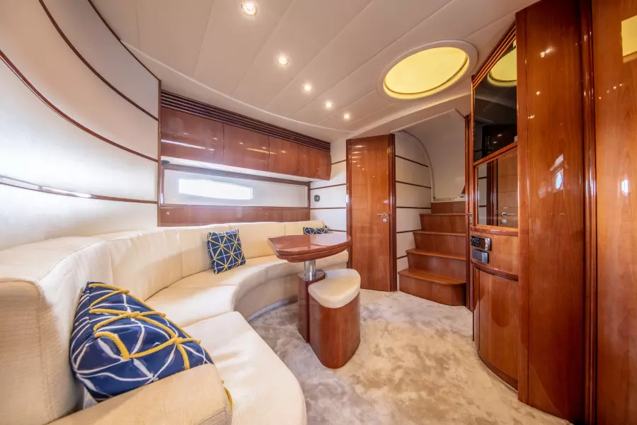 2004 Pershing Express