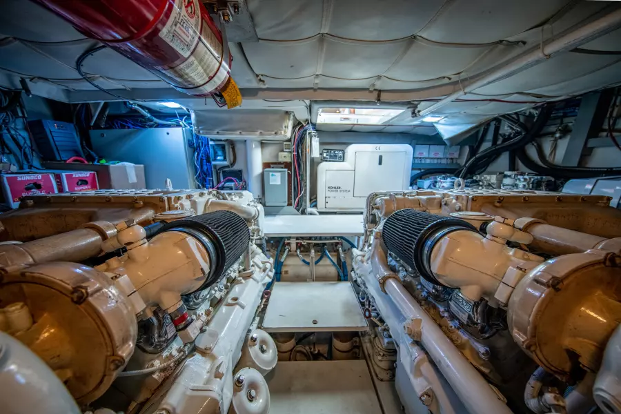 2004 Pershing Express