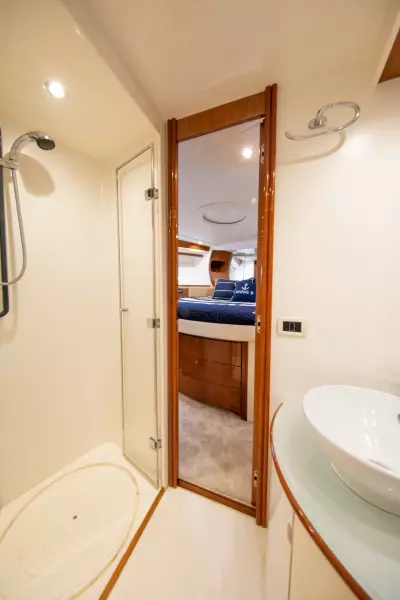 2004 Pershing Express