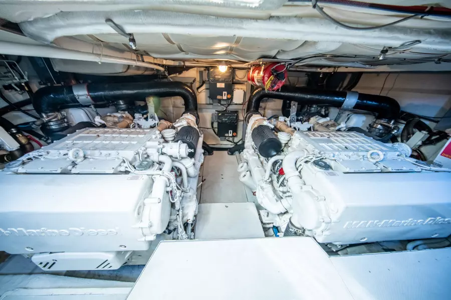 2004 Pershing Express