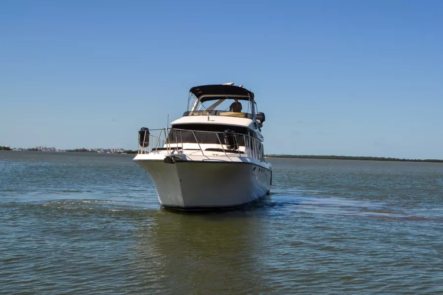 1998 Navigator 5300 Pilothouse