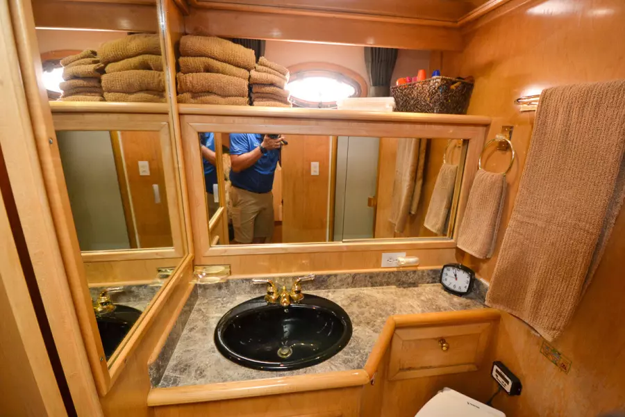 1998 Navigator 5300 Pilothouse