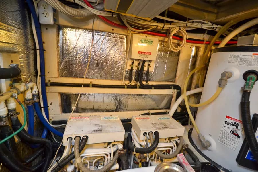 1998 Navigator 5300 Pilothouse