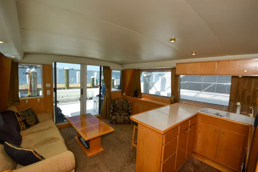 1998 Navigator 5300 Pilothouse