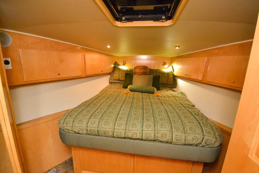 1998 Navigator 5300 Pilothouse
