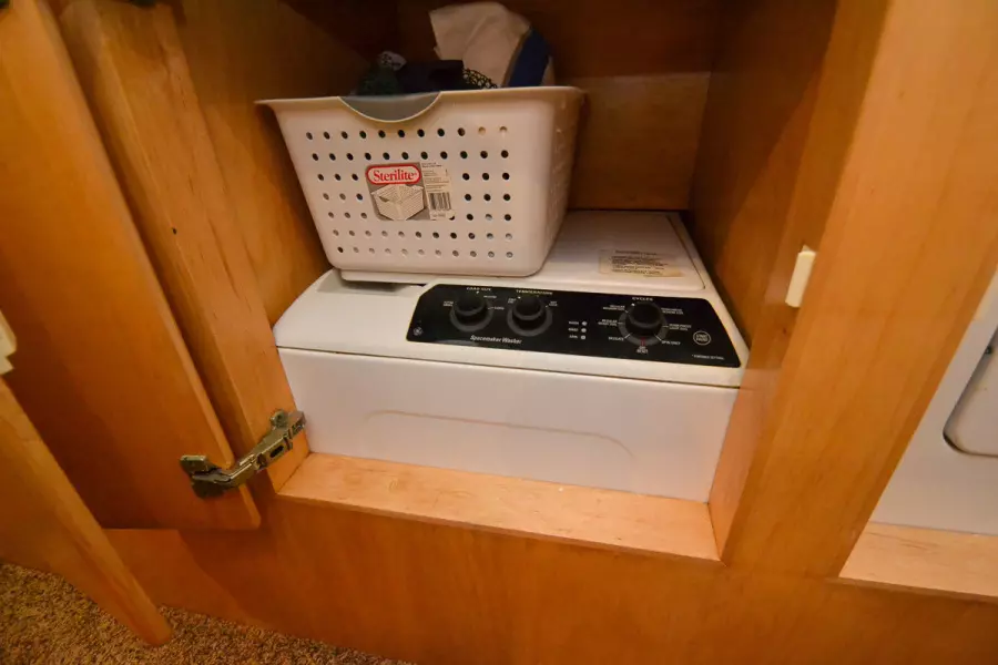 1998 Navigator 5300 Pilothouse