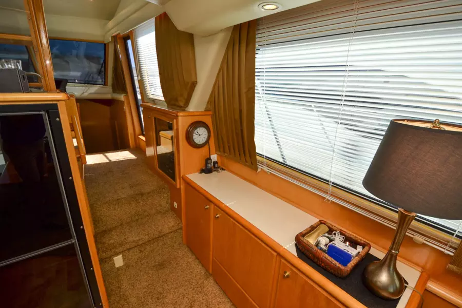 1998 Navigator 5300 Pilothouse
