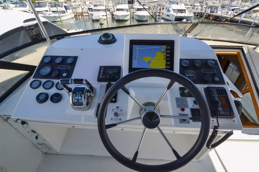 1998 Navigator 5300 Pilothouse