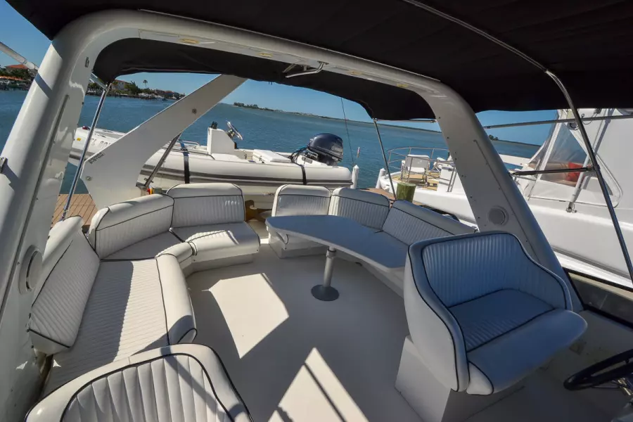 1998 Navigator 5300 Pilothouse