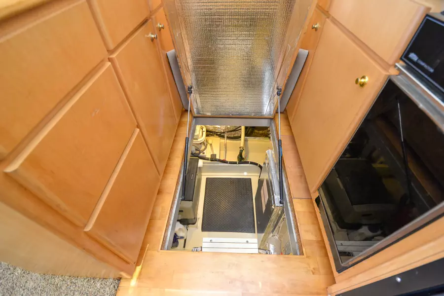 1998 Navigator 5300 Pilothouse